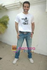 Tusshar Kapoor promote Shor in the City in Mumbai on 17th April 2011 (14).JPG